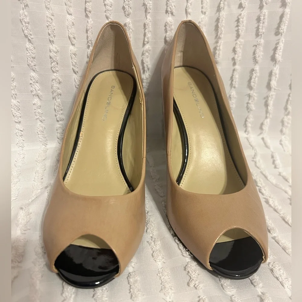 Bandolino Size 6.5M Tan Leather Peep Toe Block Heel Pumps‎